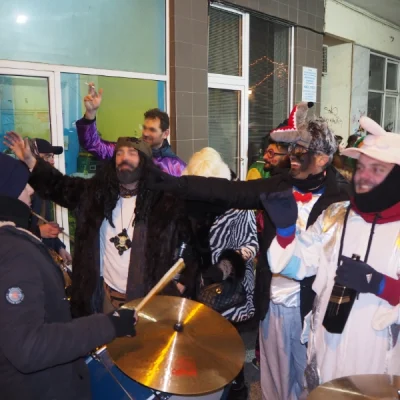 Παρέα καρναβαλιστών στα Ραγκουτσάρια Καστοριάς